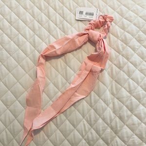 Lululemon ‘Uplifting Scrunchie’